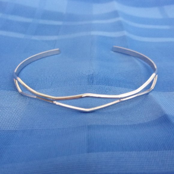 Sarah Coventry Silver Cuff Bracelet - Picture 1 of 8